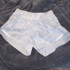 Lululemon Hotty Hot Short II Long 4"